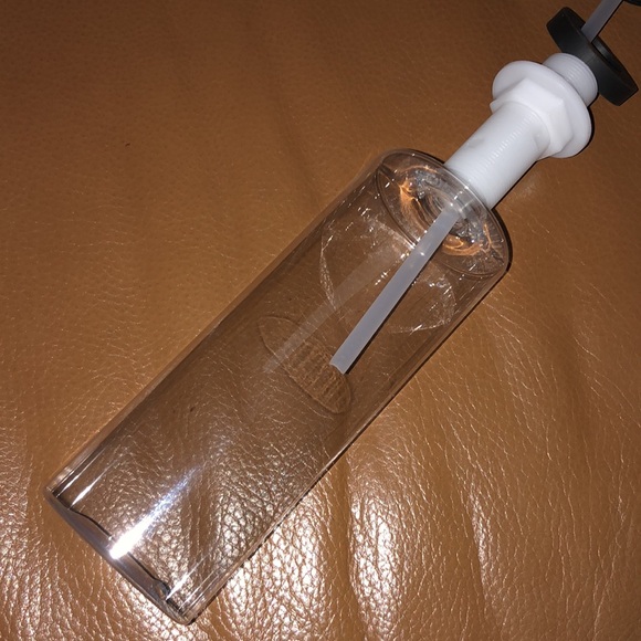 NWOT Top Refill Soap Dispenser ABS Pump Head 17oz Lotion Bottle Built-in Design - Picture 8 of 13